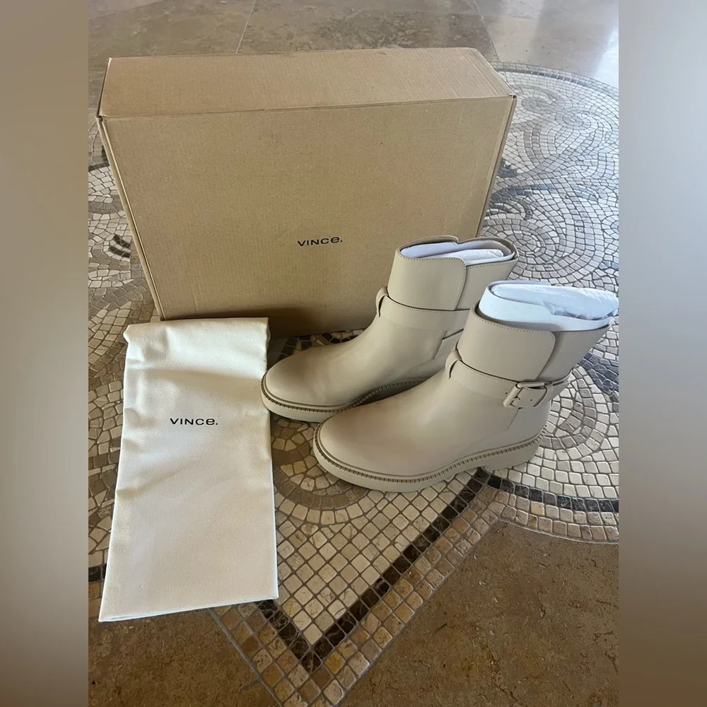 NIB Vince Kaelyn Waterproof Ankle Rain Boots in 